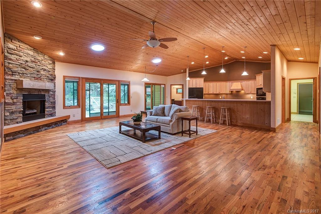 14 Applecross Road Weaverville NC 28787