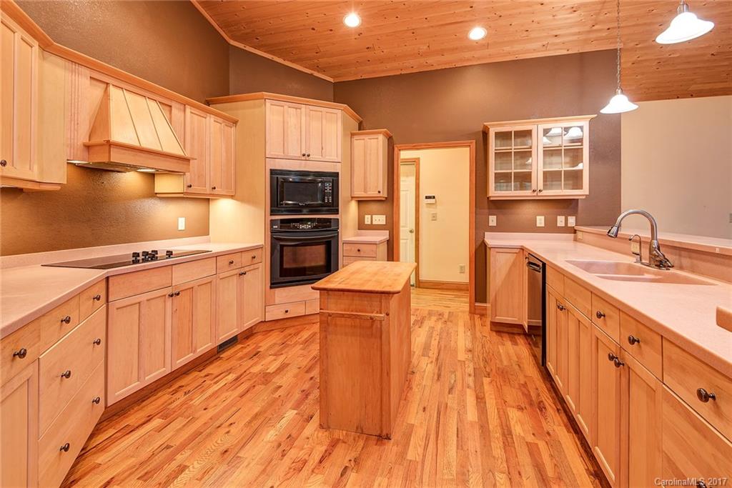 14 Applecross Road Weaverville NC 28787