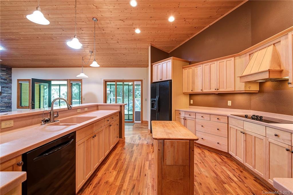 14 Applecross Road Weaverville NC 28787