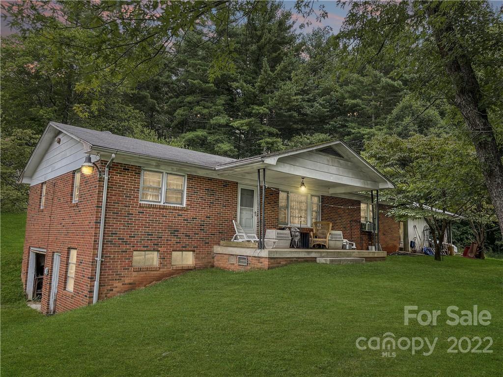 942 Hicks Chapel Loop Marion NC 28752