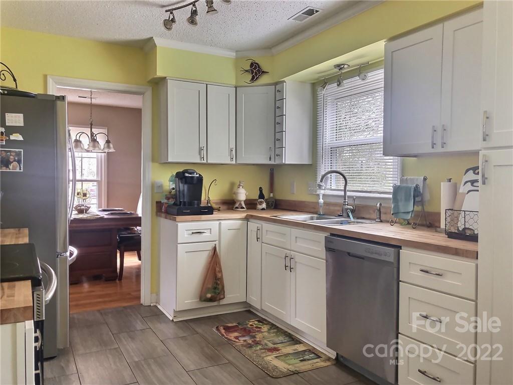 7613 Walnut Wood Drive Charlotte NC 28227