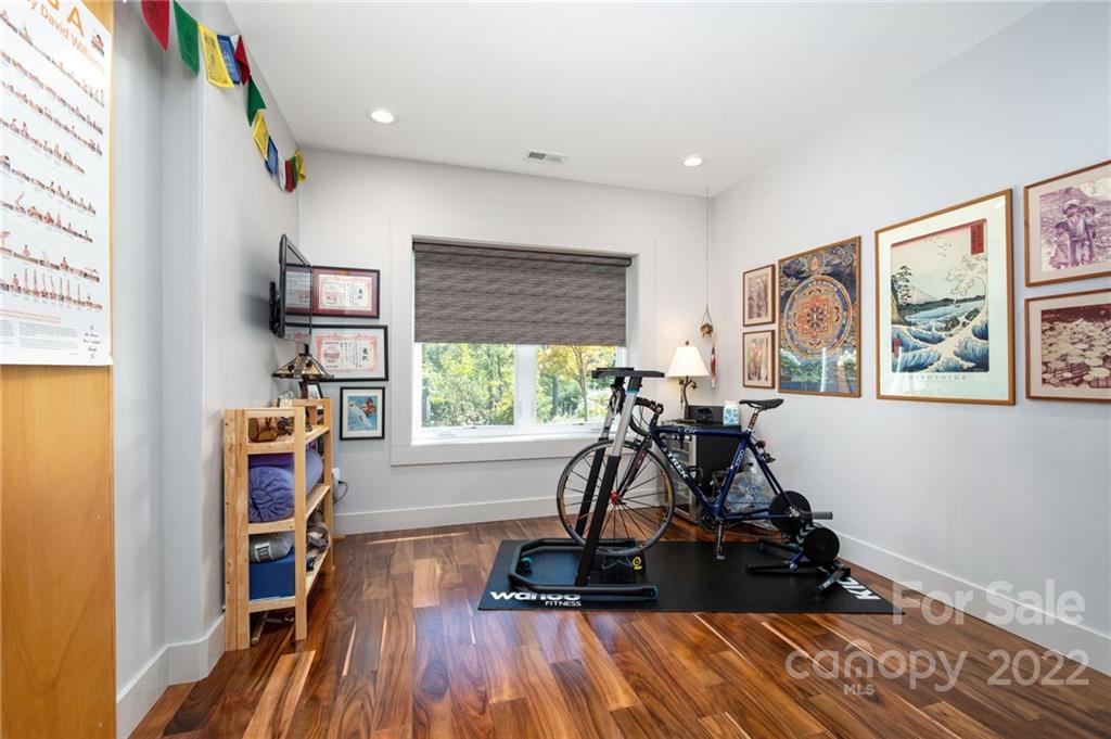 21 Pinewood Avenue Asheville NC 28804