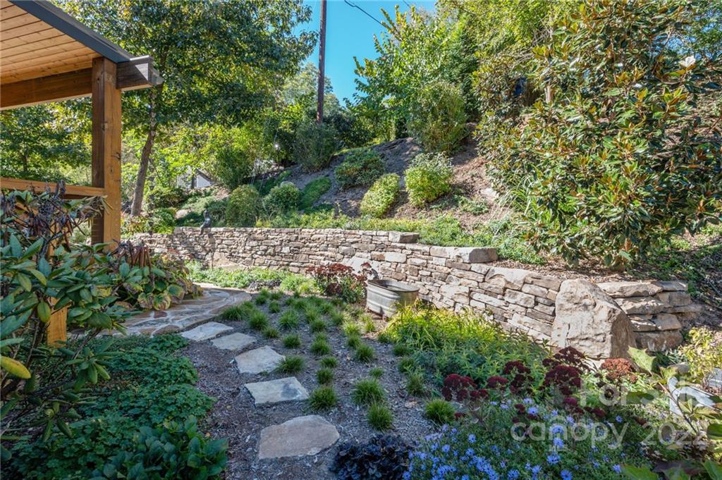 21 Pinewood Avenue Asheville NC 28804