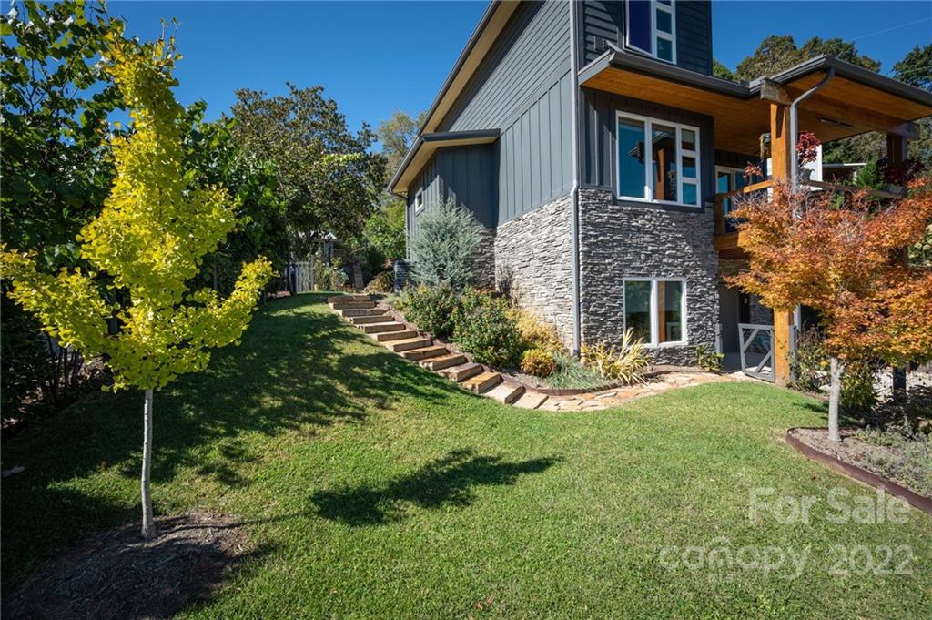 21 Pinewood Avenue Asheville NC 28804