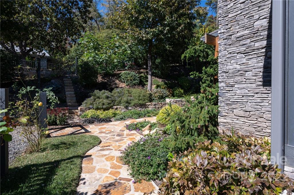 21 Pinewood Avenue Asheville NC 28804