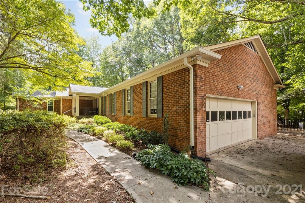 1020 Reverdy Lane Matthews NC 28105