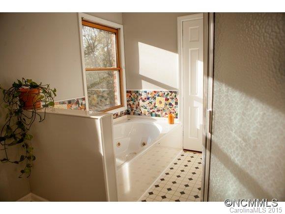 102 College Place Swannanoa NC 28778
