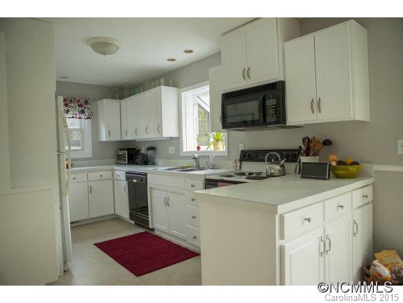 102 College Place Swannanoa NC 28778
