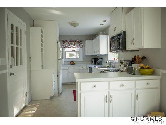102 College Place Swannanoa NC 28778
