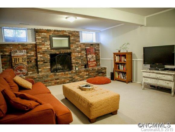 102 College Place Swannanoa NC 28778