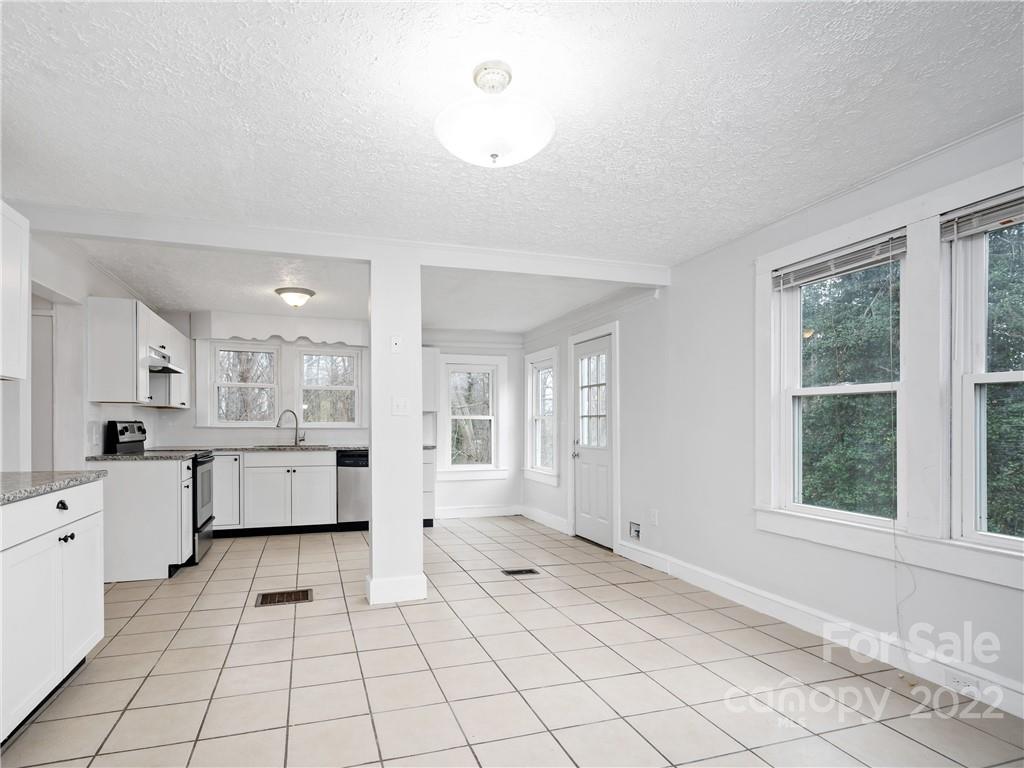 280 Oak Hill Road Candler NC 28715