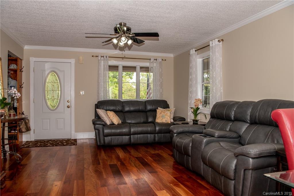 16 Charter Glen Asheville NC 28804