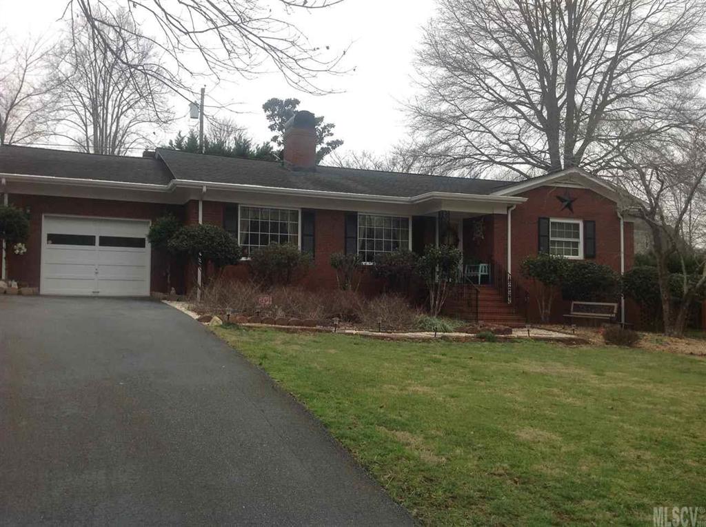 15 36th Avenue NW Hickory NC 28601