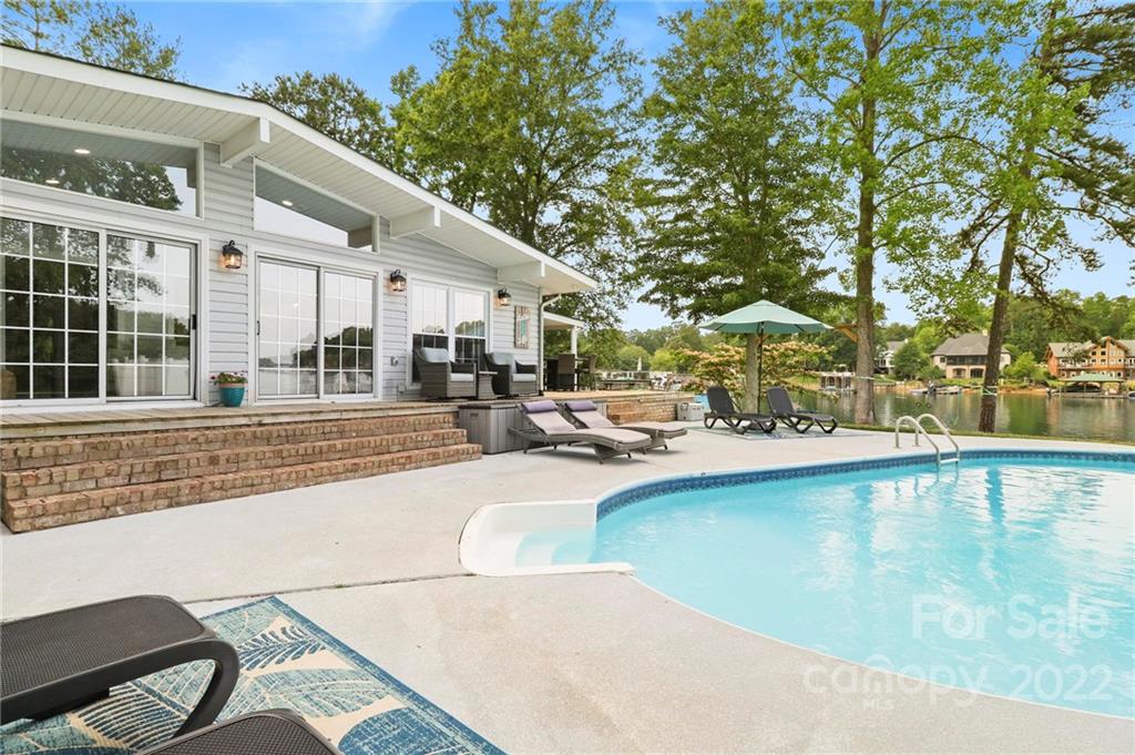 2598 Las Brisas Lane Denver NC 28037