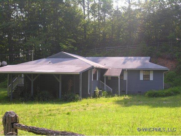 195 W Cove Road Tuckasegee NC 28783