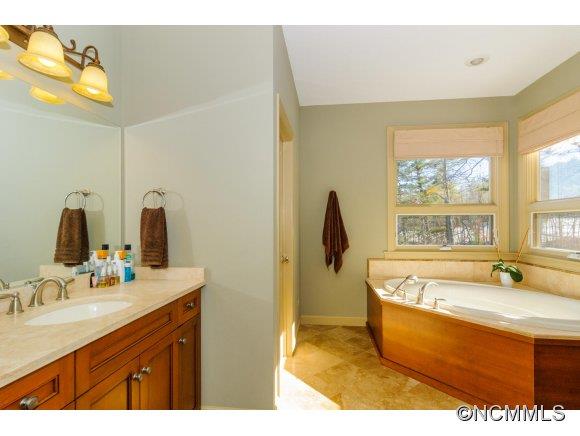 829 New Stock Road Weaverville NC 28787