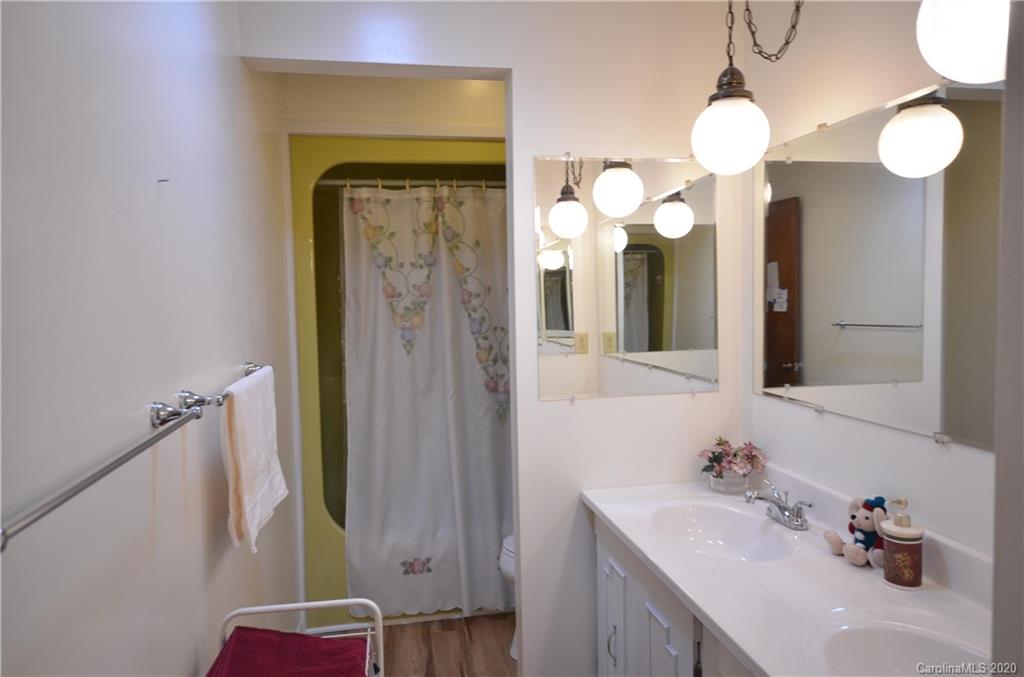 351 Dogwood Road Candler NC 28715