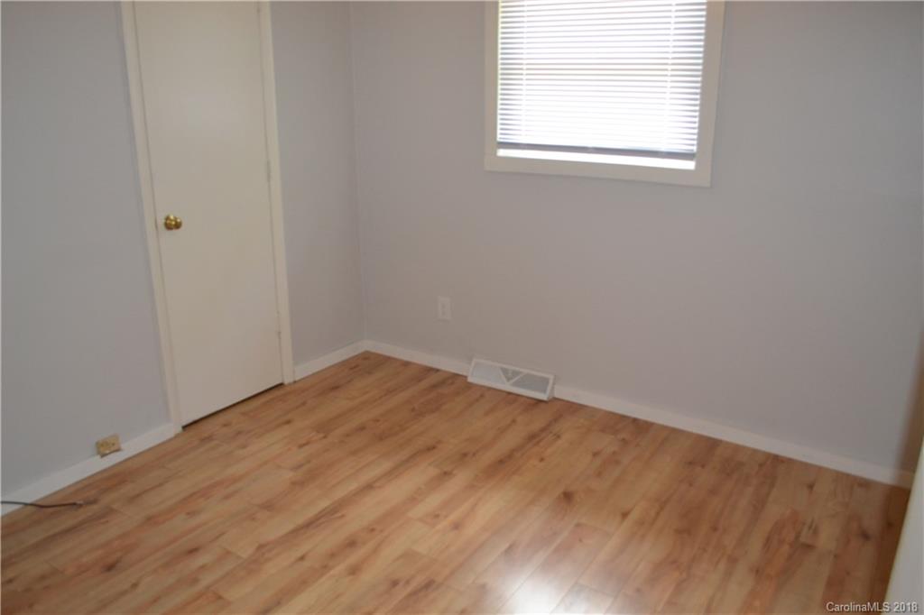 35 Deavermont Circle Asheville NC 28806