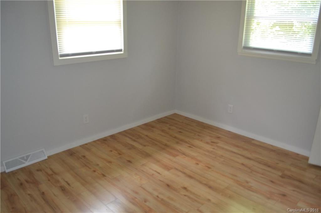 35 Deavermont Circle Asheville NC 28806