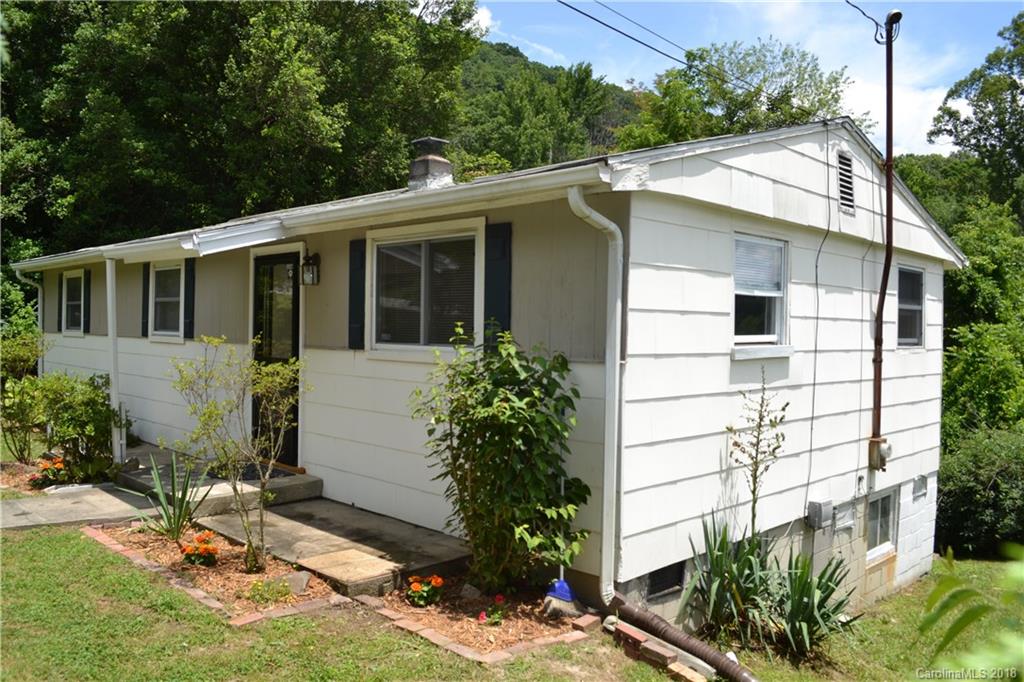 35 Deavermont Circle Asheville NC 28806