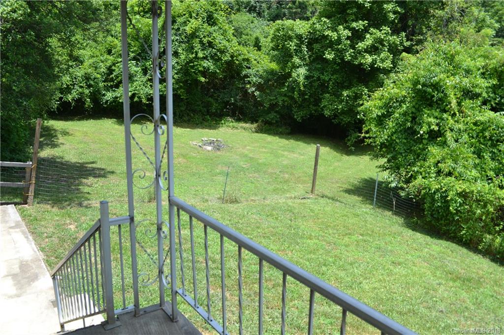 35 Deavermont Circle Asheville NC 28806