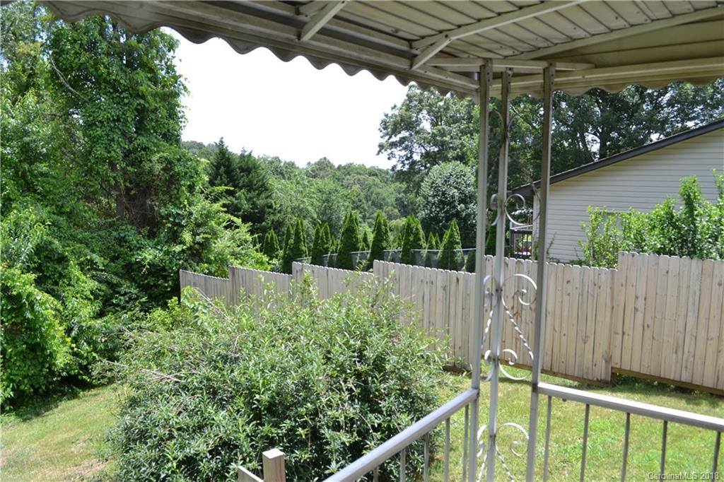 35 Deavermont Circle Asheville NC 28806