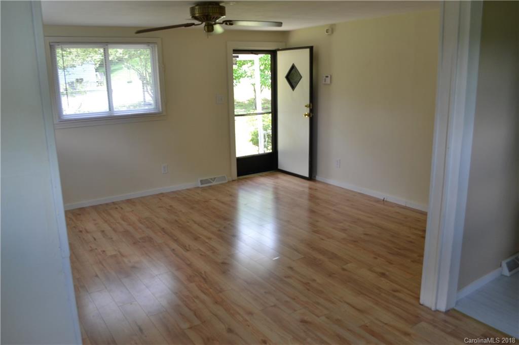 35 Deavermont Circle Asheville NC 28806