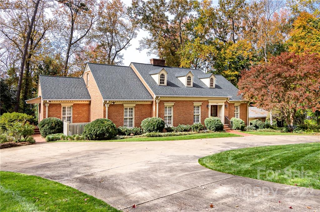 2106 Pinewood Circle Charlotte NC 28211