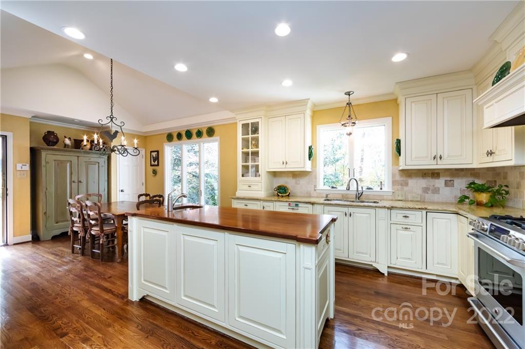 2106 Pinewood Circle Charlotte NC 28211