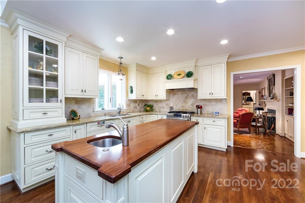 2106 Pinewood Circle Charlotte NC 28211