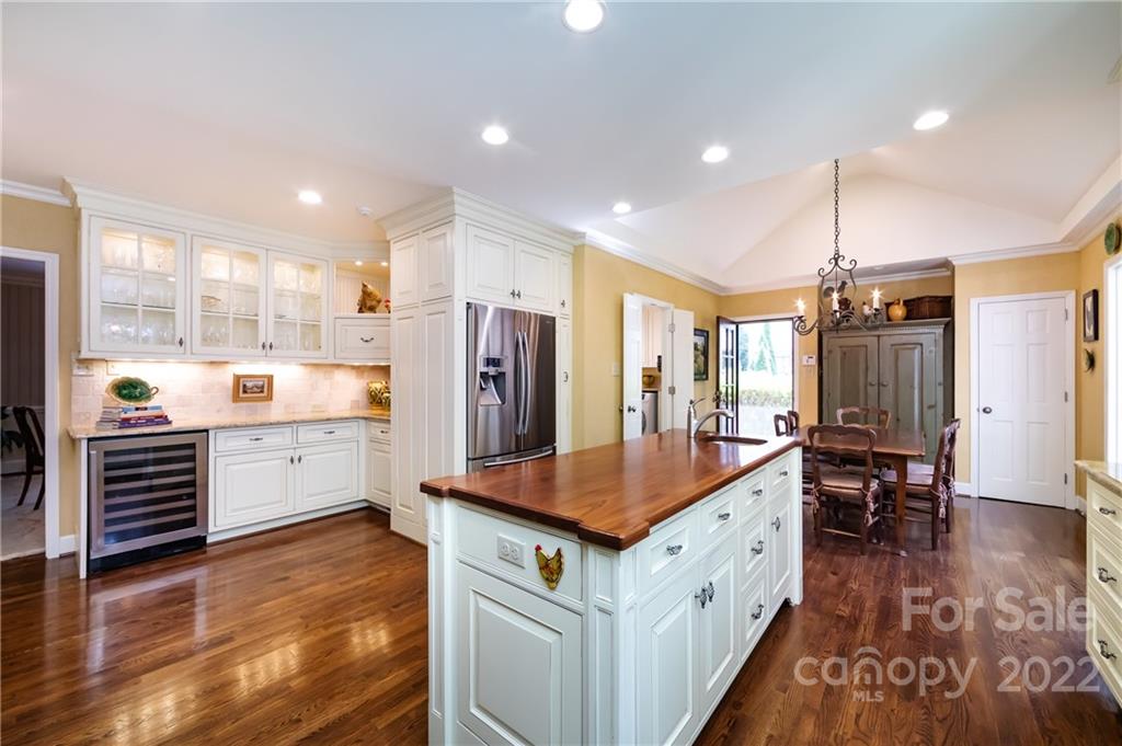 2106 Pinewood Circle Charlotte NC 28211