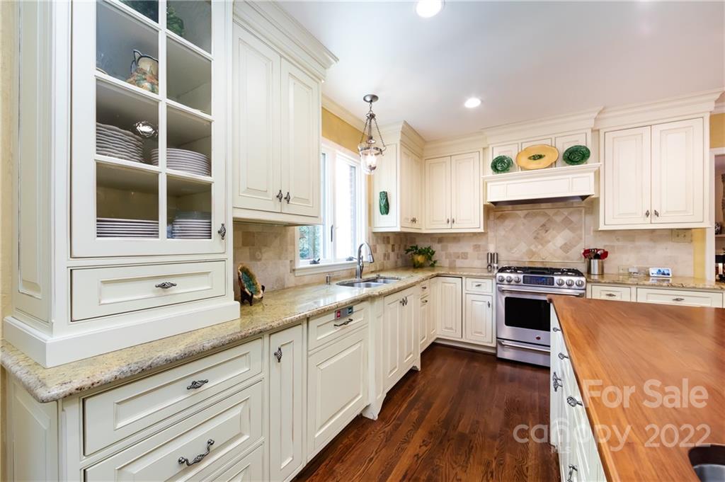 2106 Pinewood Circle Charlotte NC 28211