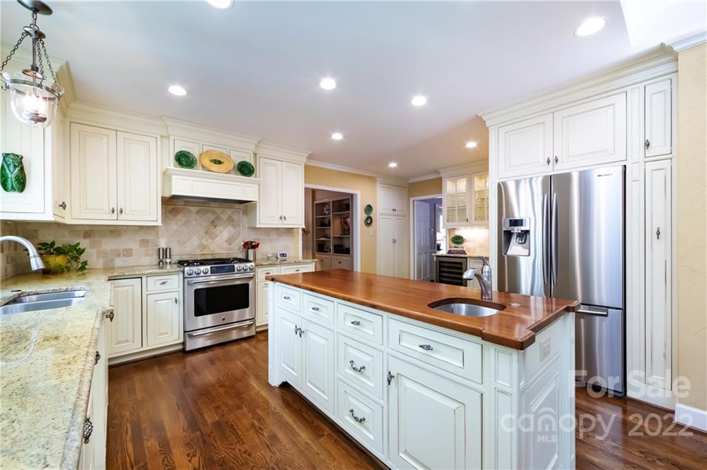 2106 Pinewood Circle Charlotte NC 28211
