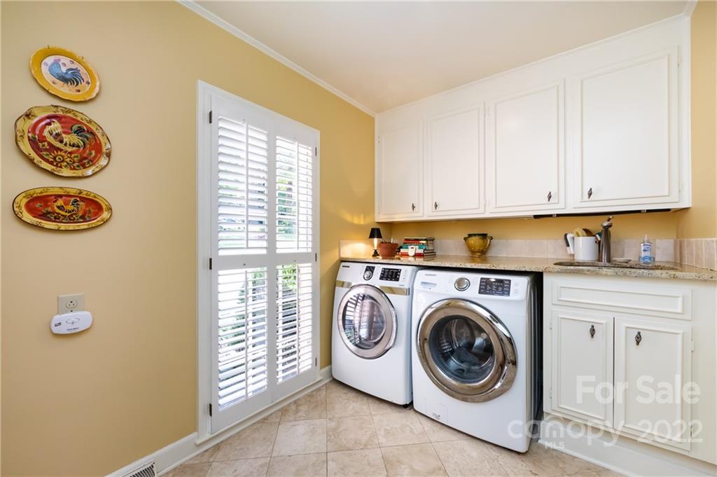 2106 Pinewood Circle Charlotte NC 28211