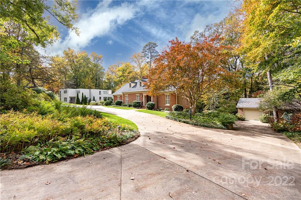 2106 Pinewood Circle Charlotte NC 28211