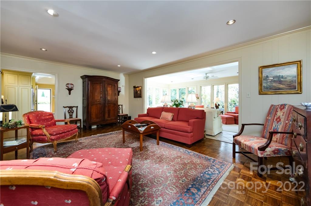 2106 Pinewood Circle Charlotte NC 28211