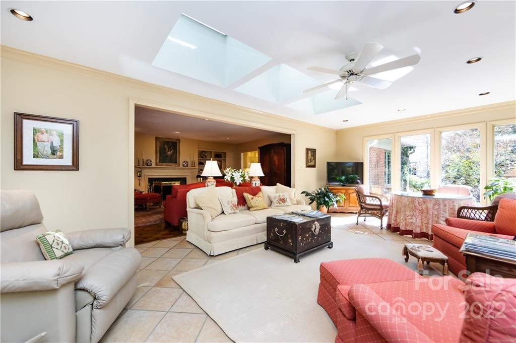 2106 Pinewood Circle Charlotte NC 28211