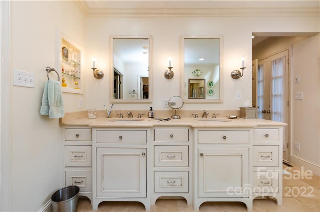 2106 Pinewood Circle Charlotte NC 28211