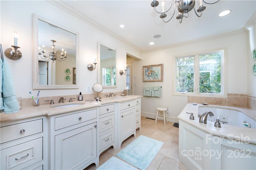 2106 Pinewood Circle Charlotte NC 28211