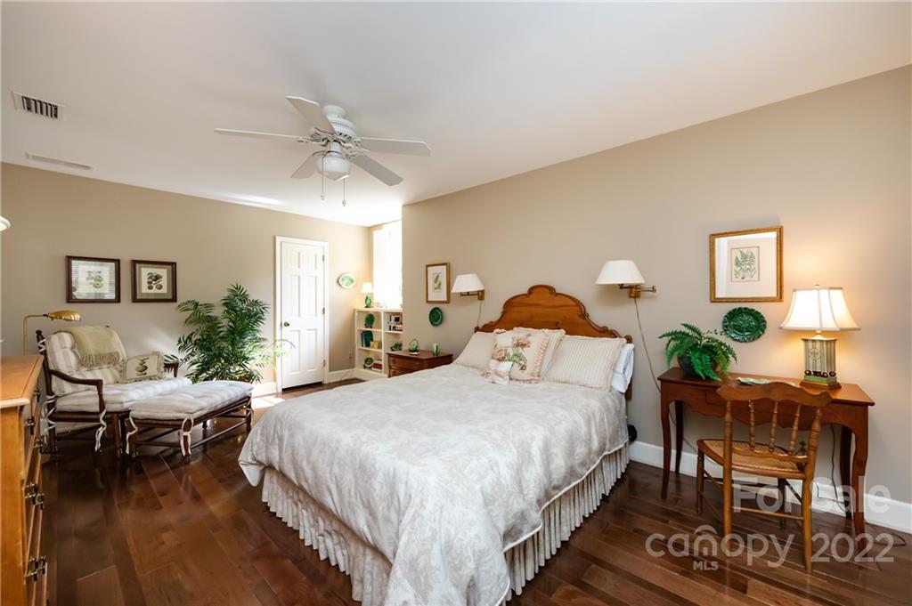 2106 Pinewood Circle Charlotte NC 28211
