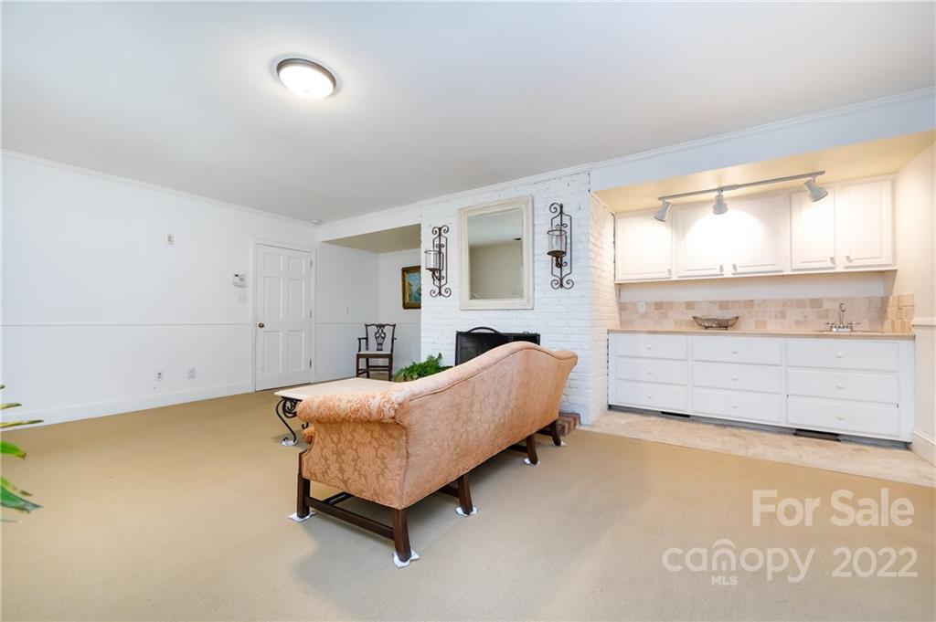 2106 Pinewood Circle Charlotte NC 28211