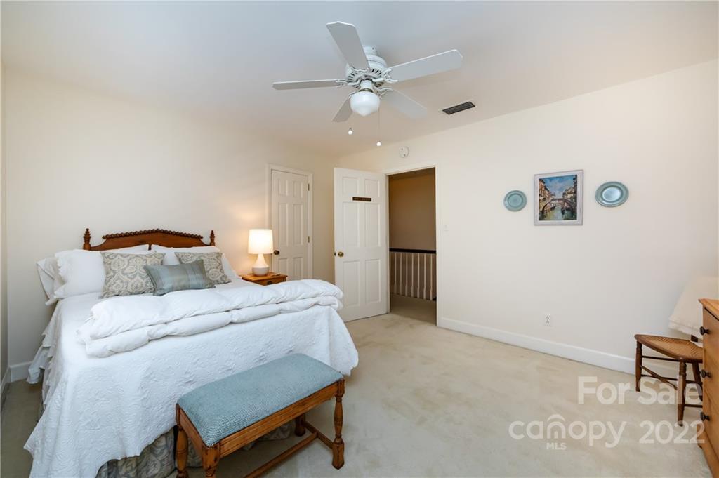 2106 Pinewood Circle Charlotte NC 28211