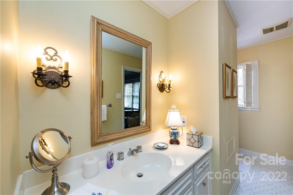 2106 Pinewood Circle Charlotte NC 28211