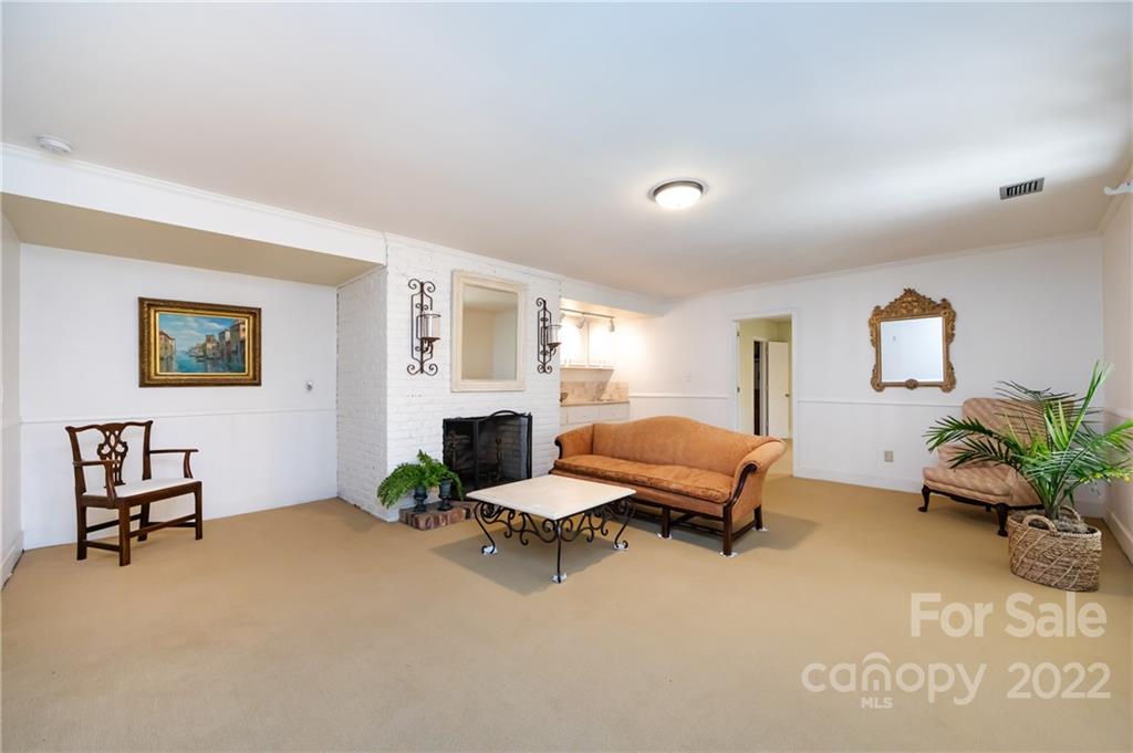 2106 Pinewood Circle Charlotte NC 28211