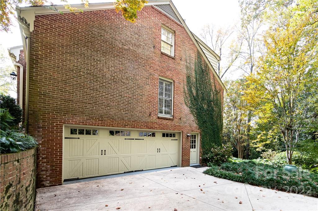 2106 Pinewood Circle Charlotte NC 28211