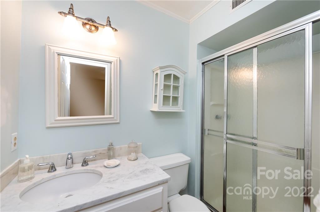 2106 Pinewood Circle Charlotte NC 28211