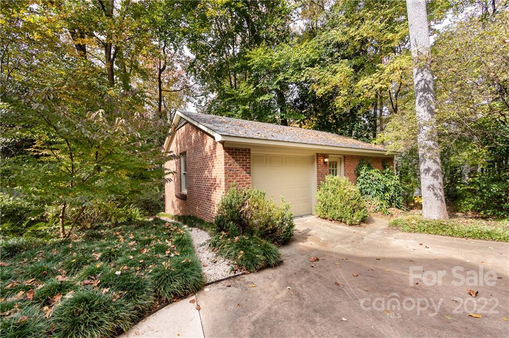 2106 Pinewood Circle Charlotte NC 28211