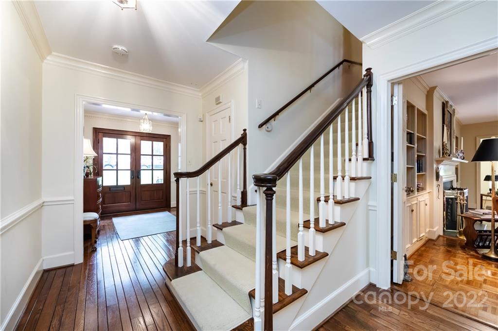 2106 Pinewood Circle Charlotte NC 28211