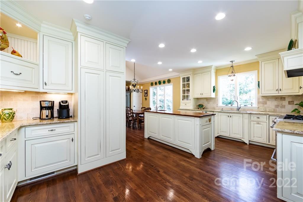 2106 Pinewood Circle Charlotte NC 28211