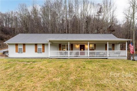 62 Blossom Drive Burnsville NC 28714